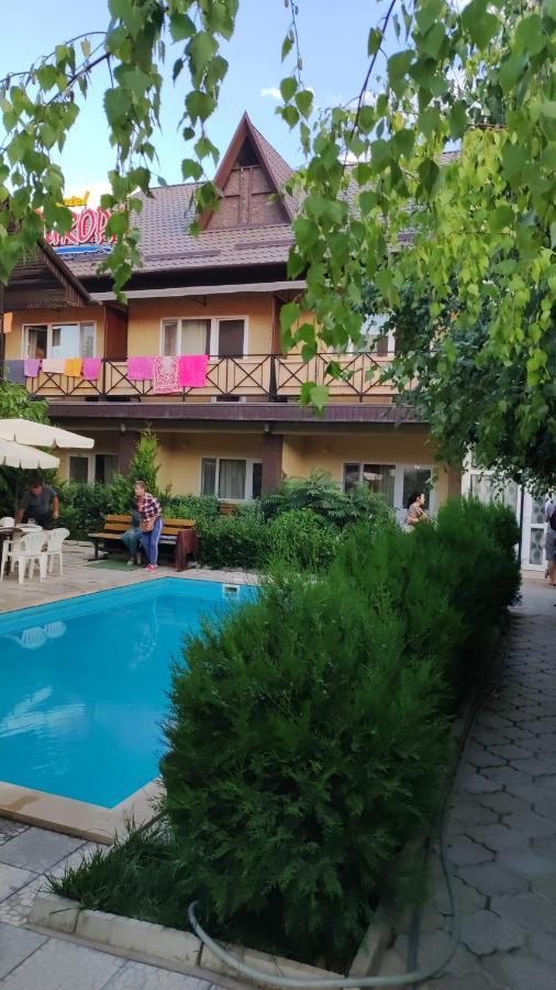 Evropa Hotel Bosteri Buitenkant foto