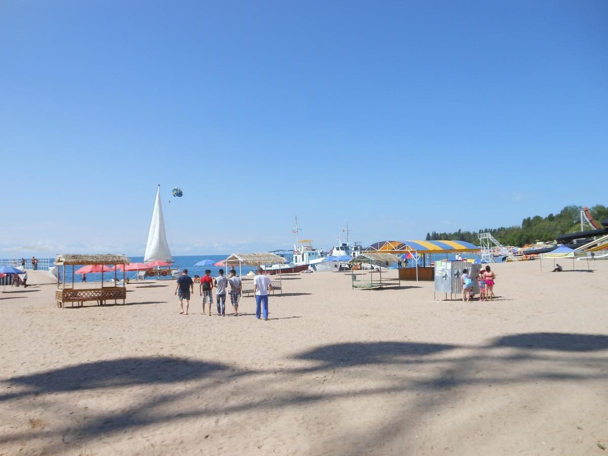 Evropa Hotel Bosteri Buitenkant foto