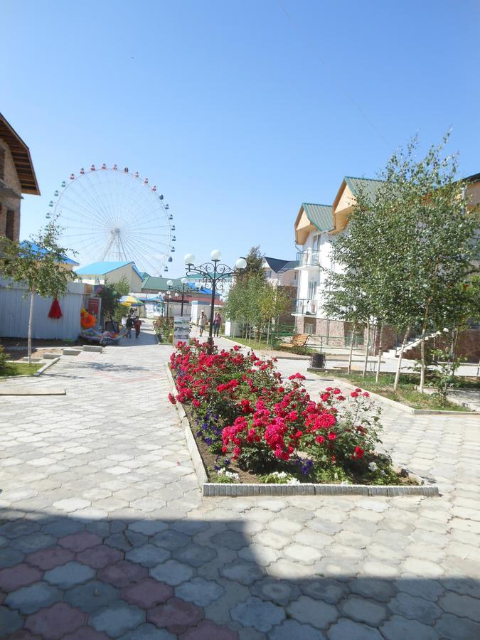 Evropa Hotel Bosteri Buitenkant foto