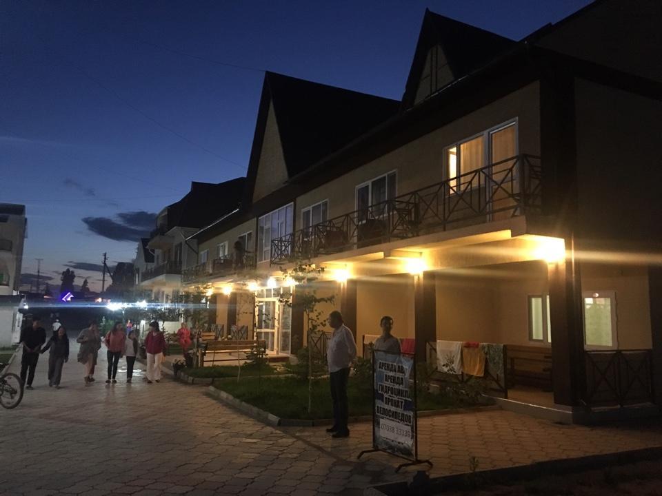 Evropa Hotel Bosteri Buitenkant foto
