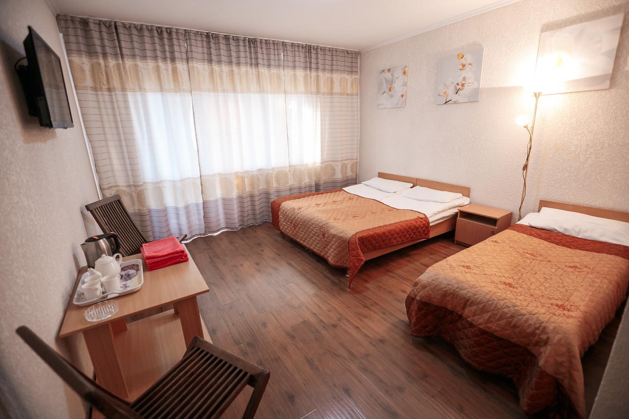 Evropa Hotel Bosteri Buitenkant foto