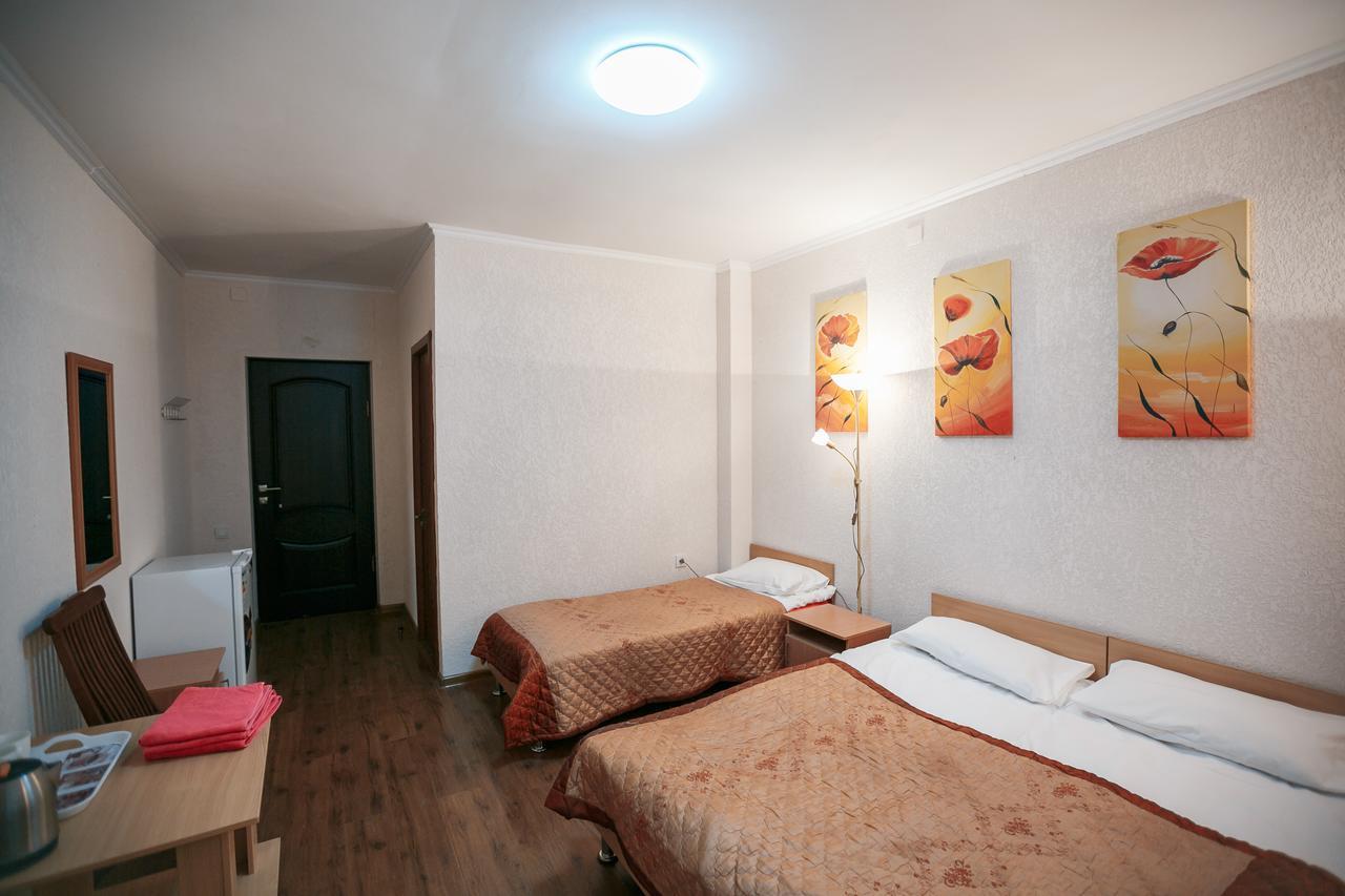 Evropa Hotel Bosteri Buitenkant foto