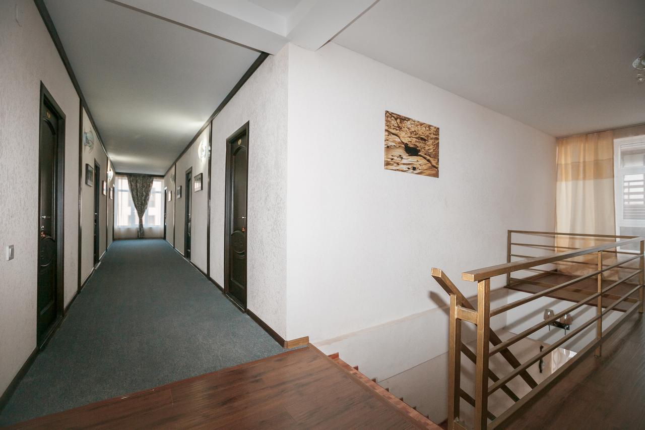 Evropa Hotel Bosteri Buitenkant foto