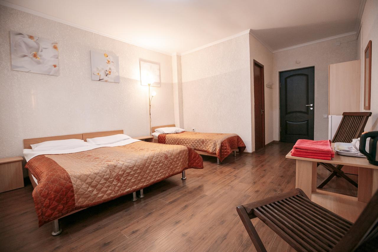 Evropa Hotel Bosteri Buitenkant foto