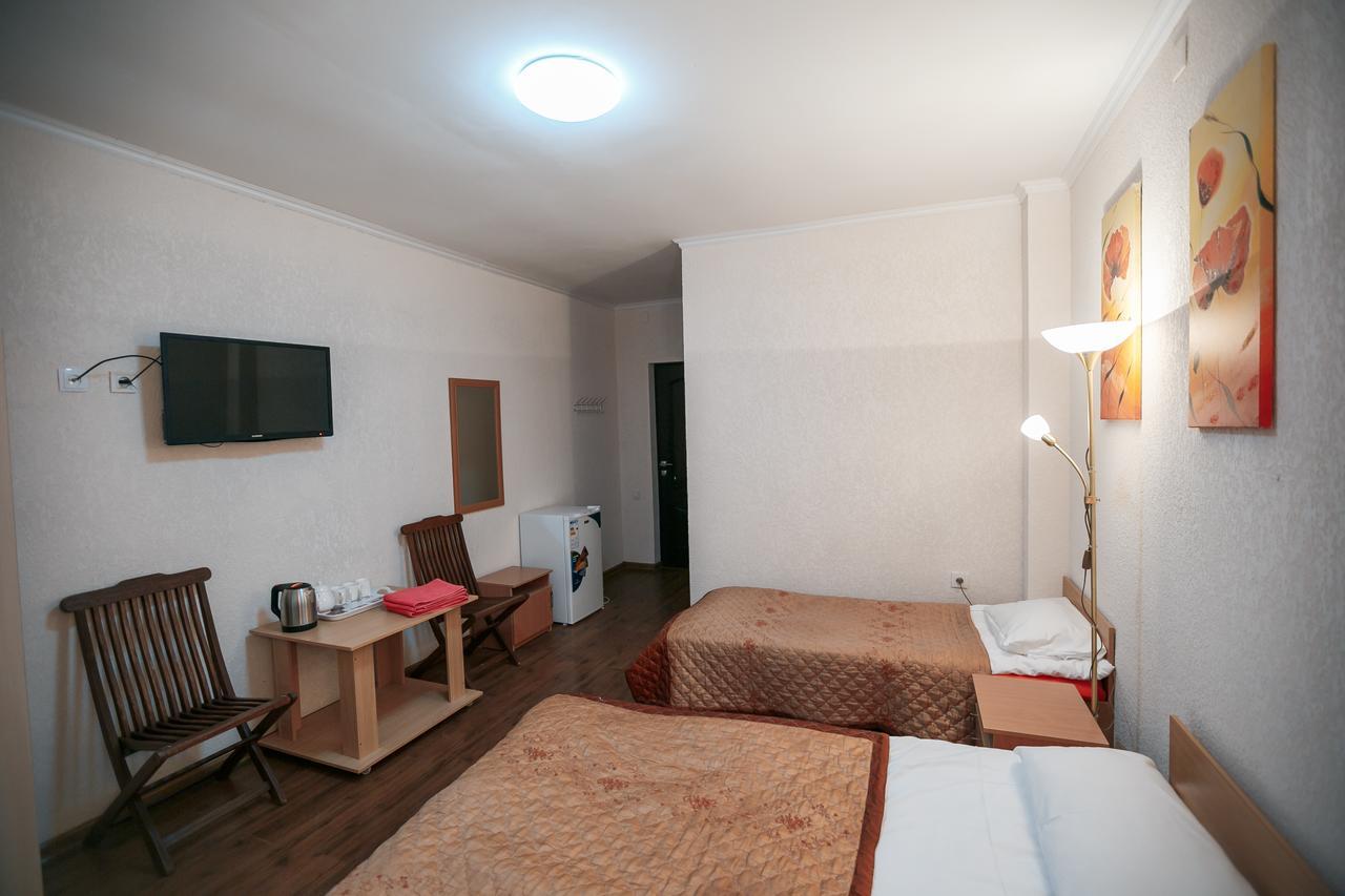 Evropa Hotel Bosteri Buitenkant foto