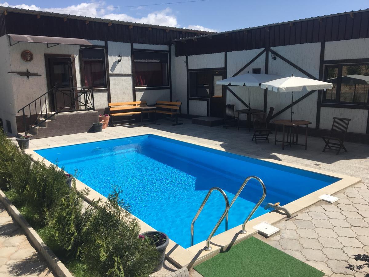Evropa Hotel Bosteri Buitenkant foto